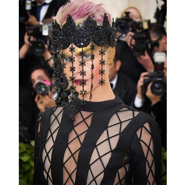 cara-delevingne-met-gala-2018-1