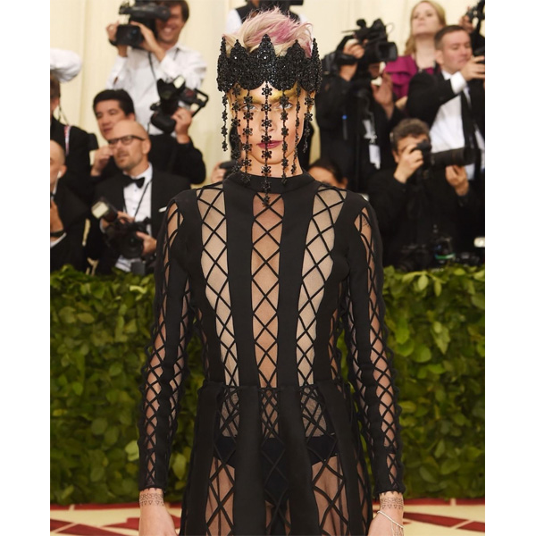 cara-delevingne-met-gala-2018-3