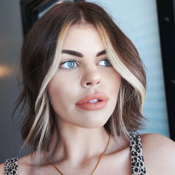 90s Money Piece Brunette Bob Blonde Chunky Highlights Trend