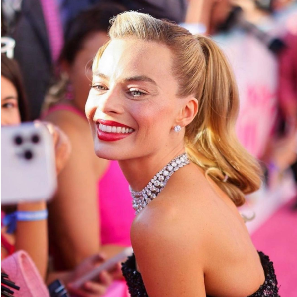 margot robbie barbie premier hair