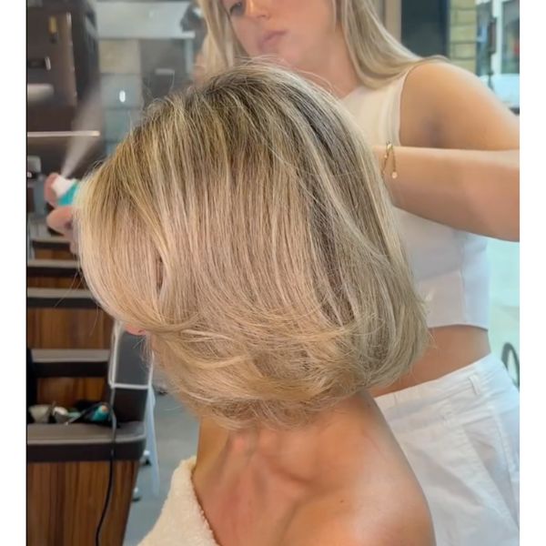 Old money bright blonde 90s bob hair trend tutorial how to color formulas