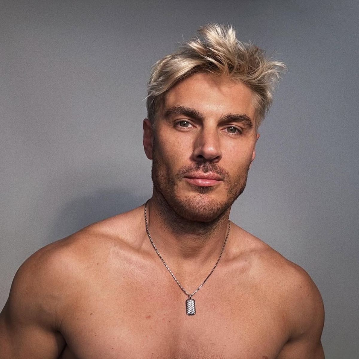 A closer look at Chris Appleton’s final blonde transformation, featuring cool, dimensional tones.