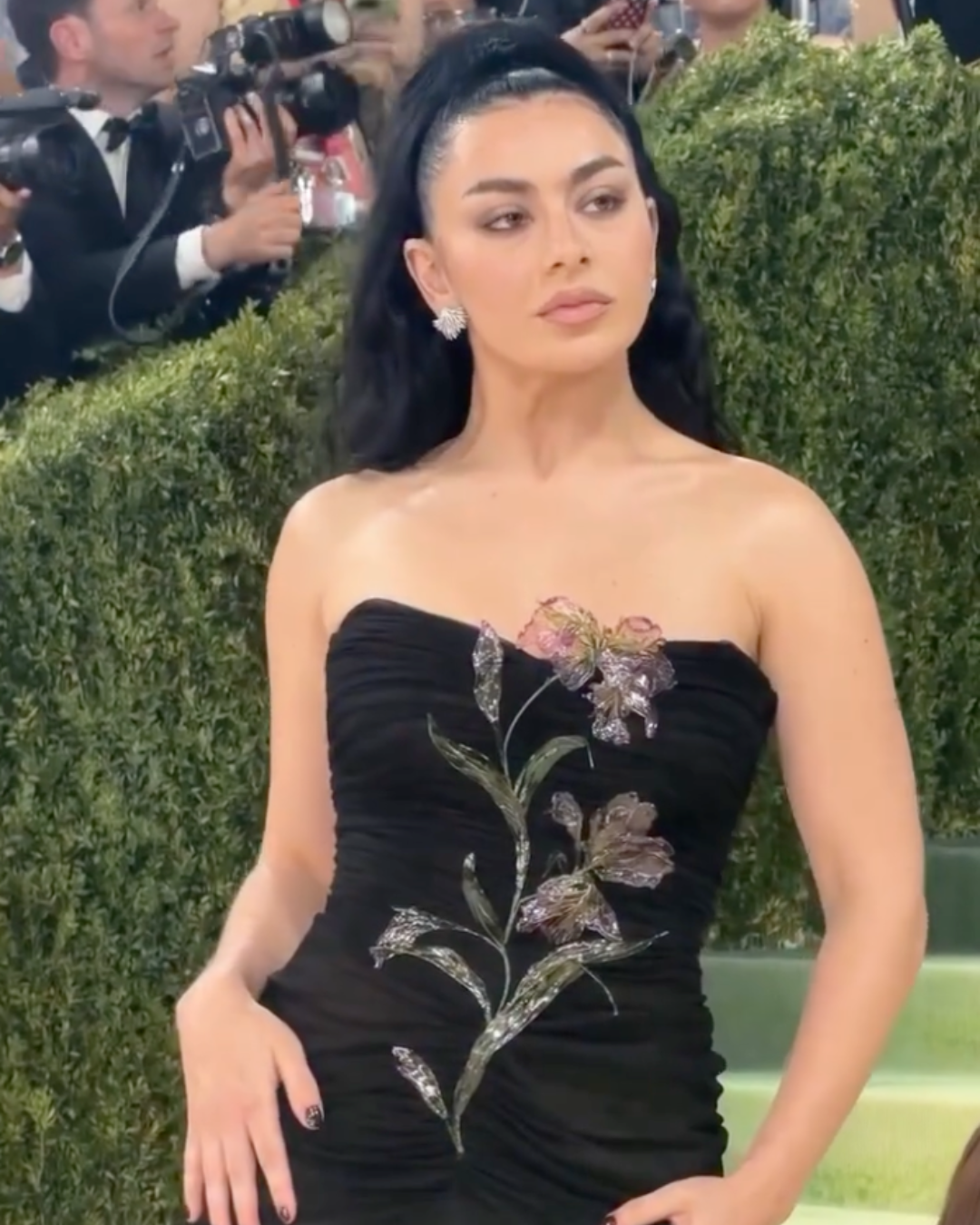 Charli XCX 2026 met gala red carpet