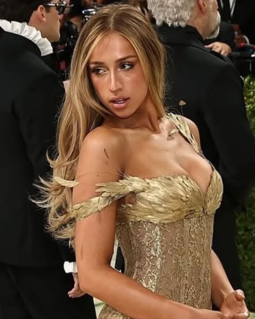 tate mcrae at the 2026 met gala side view Photo Credit Instagram via @nailsxanalysse